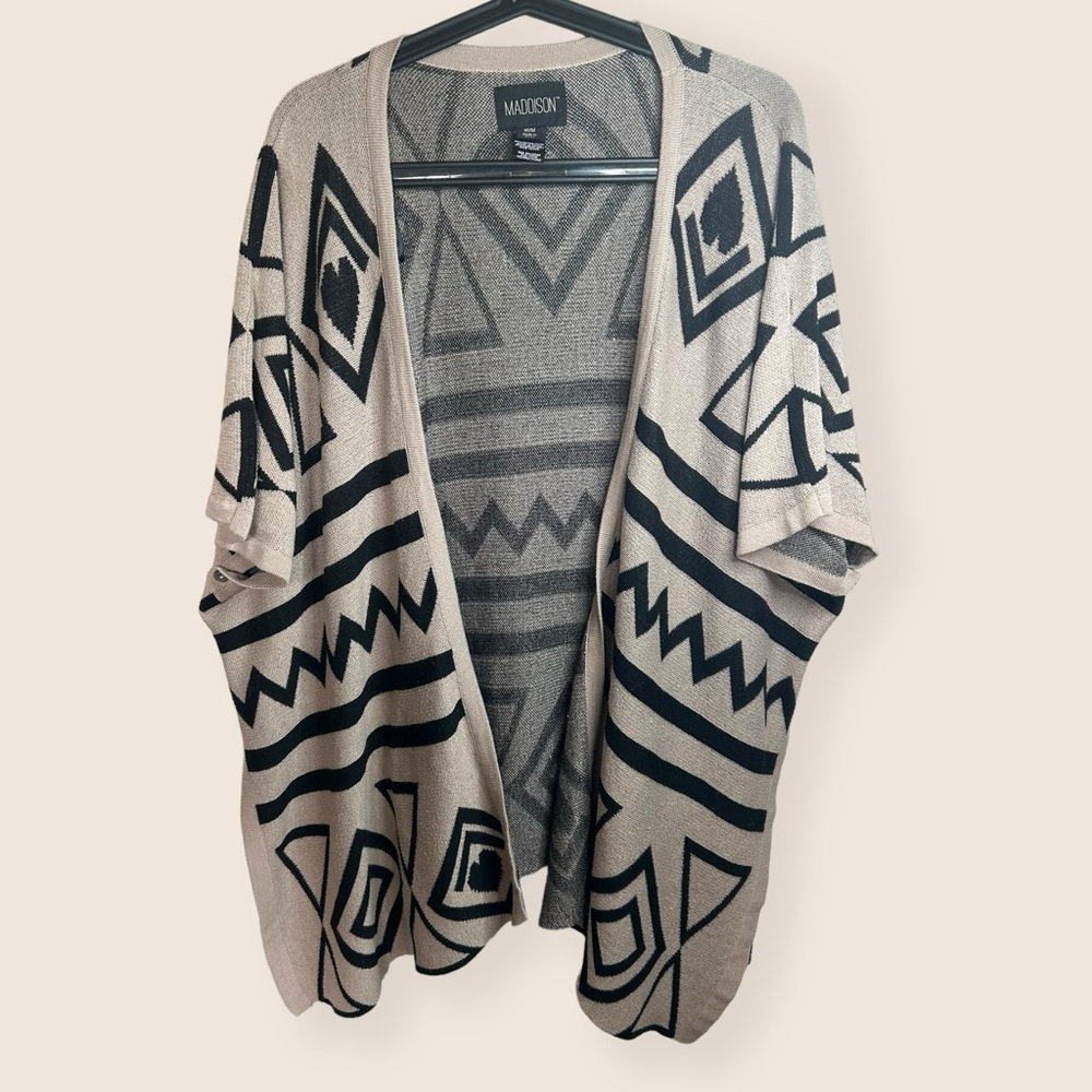 🖤 OSFM KIMONO CARDIGAN SHAWL TAN BLACK GEOMETRIC SOUTHWEST AZTEC PRINT MADDISON